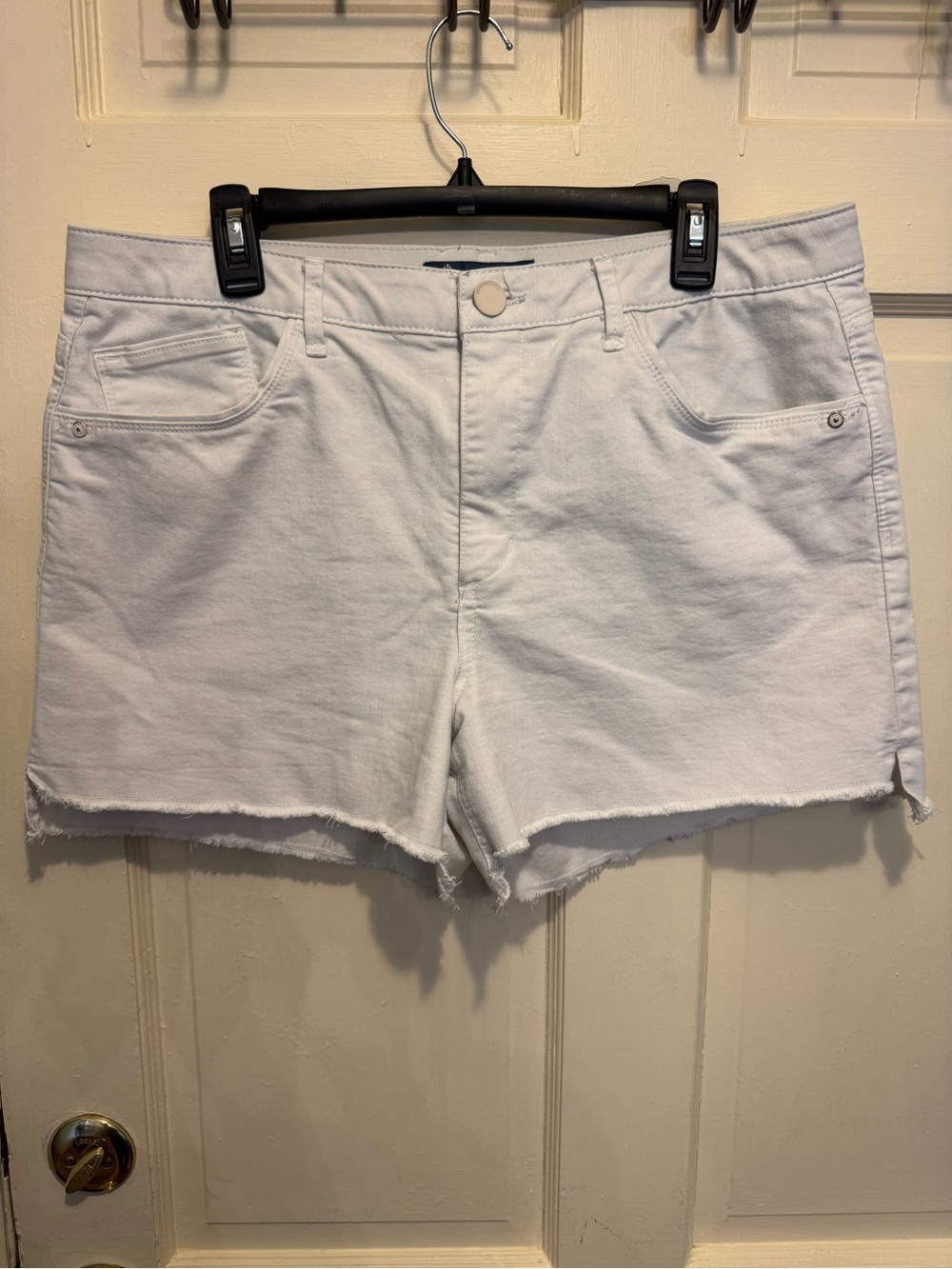 Democracy “Ab”solution Women's White Denim Frayed Hem Shorts